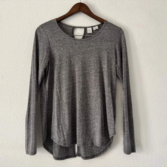Artisan NY Keyhole Back Long Sleeve Heather Gray Top Modern Chic Small - Picture 11 of 11